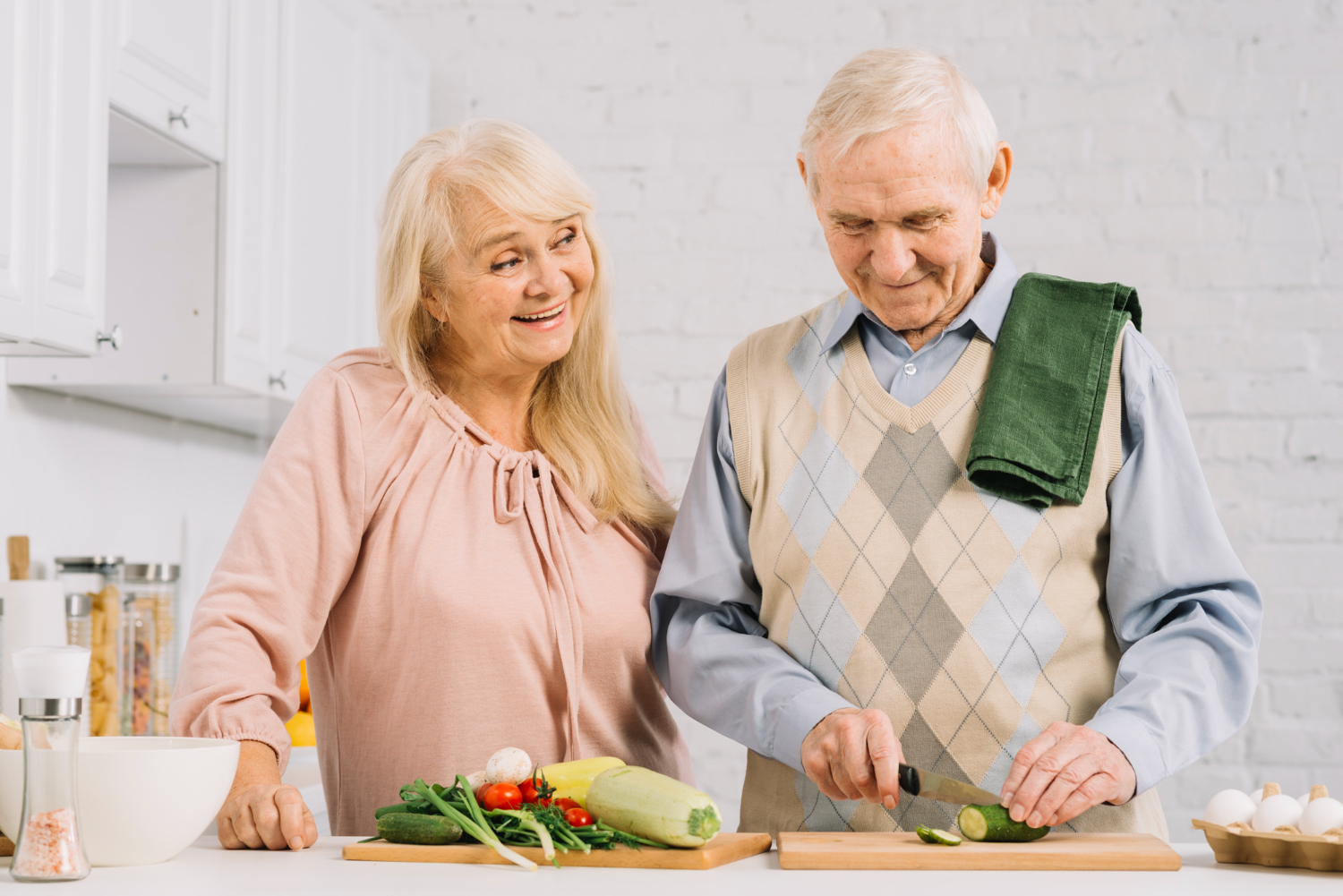 Elevate Your Plate with Healthy Food Delivery for Seniors